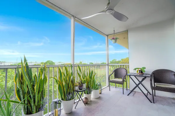 $2,650 | 3900 Oaks Clubhouse Drive, Unit 503, Pompano Beach, FL 33069
