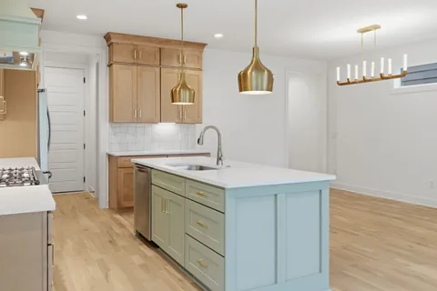 $749,900 | 489 B Sunliner Drive, Nashville, TN 37209