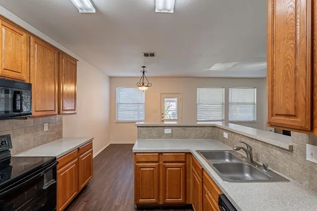 $280,000 | 1408 Blue Gill Lane, Crowley, TX 76036