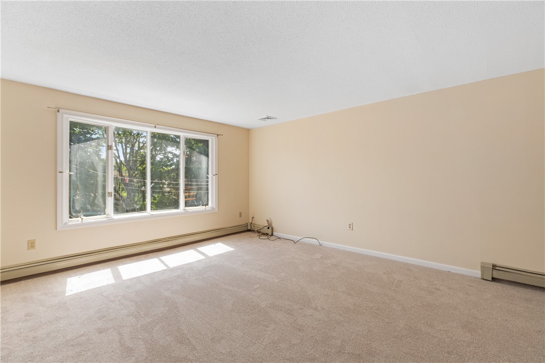 94 Ridgewood Road Middletown, RI 02842 - Photo 4 of 31