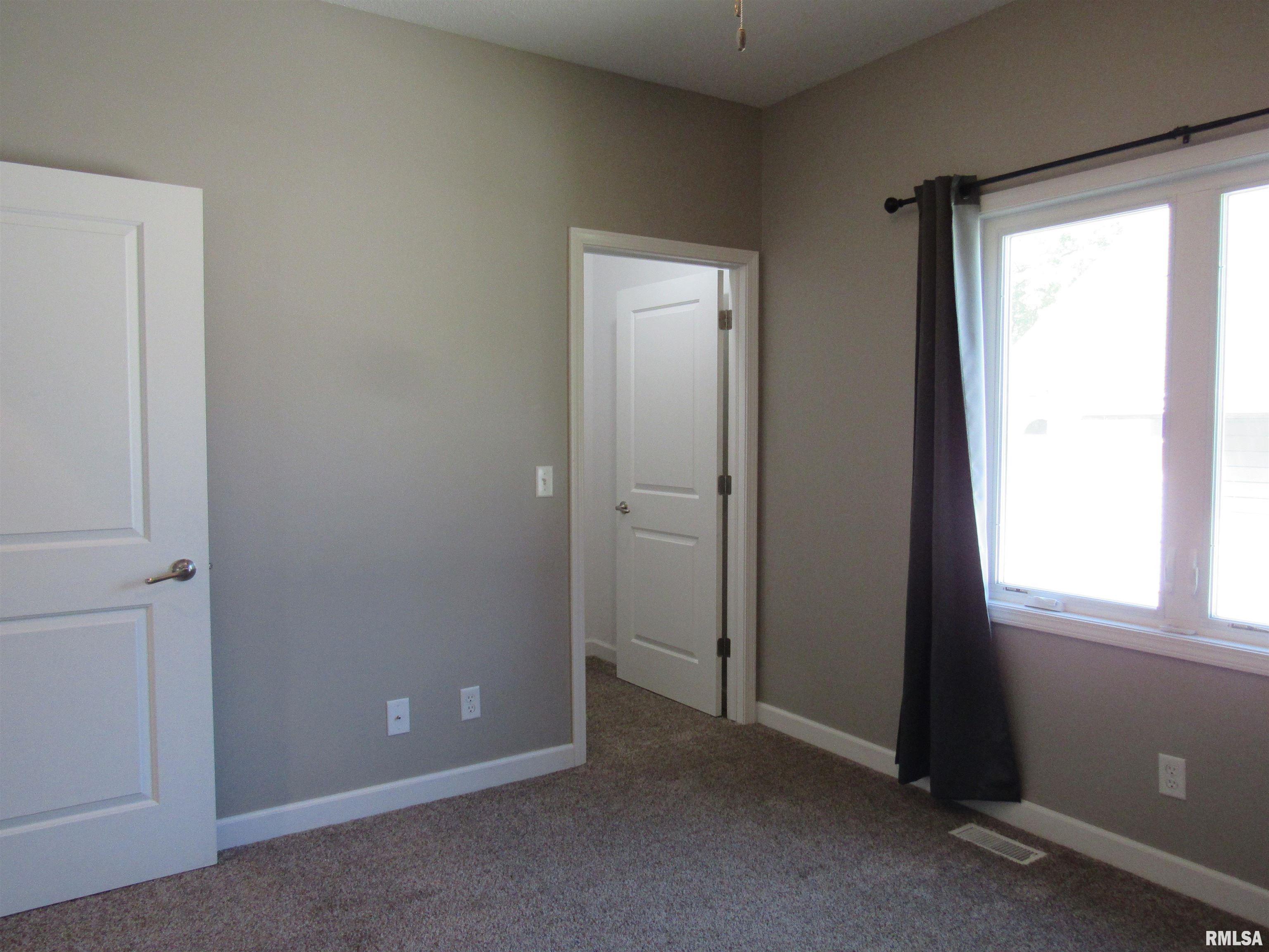 405 East Palace Row Geneseo, IL 61254 - Photo 14 of 30