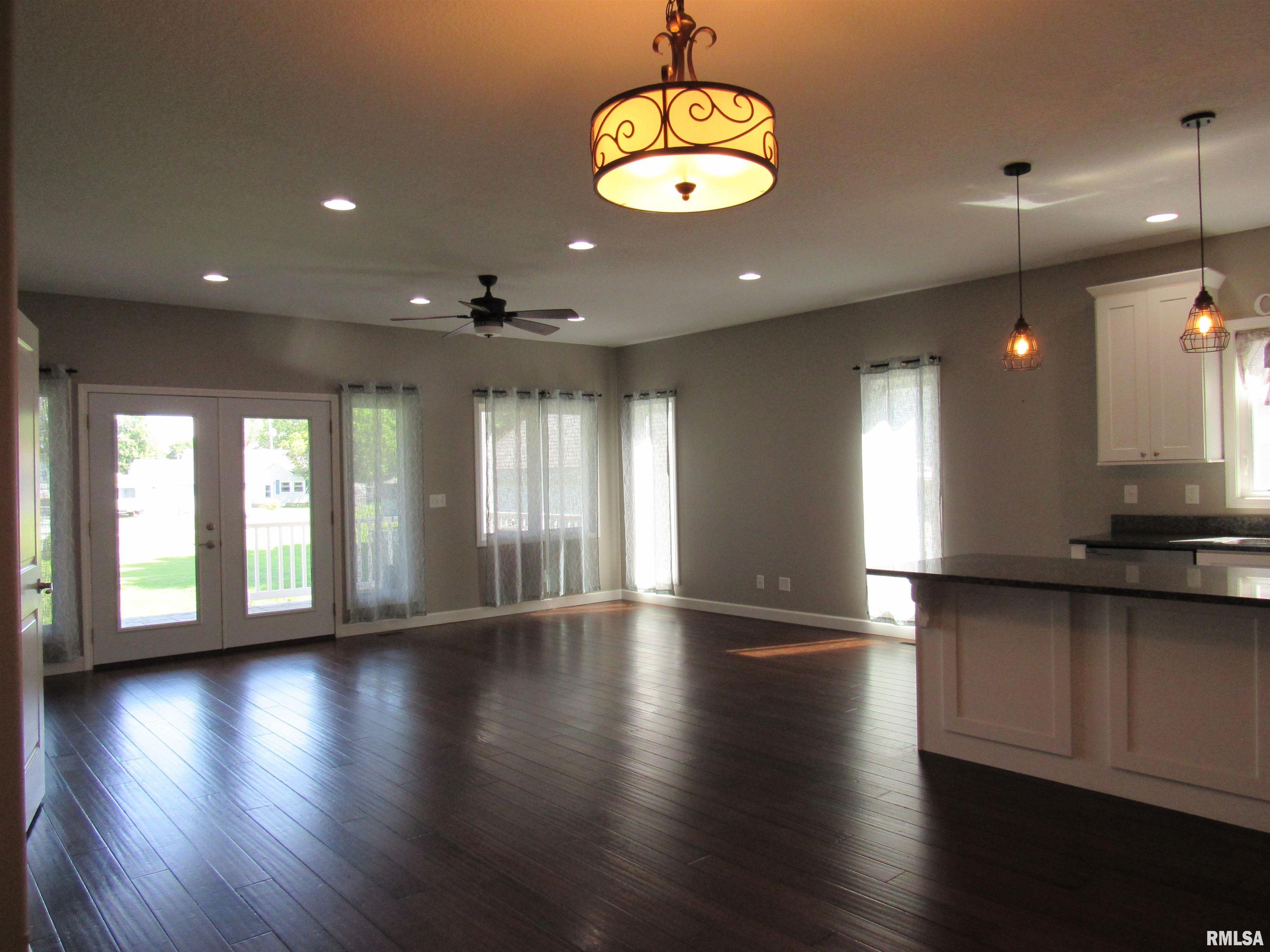 405 East Palace Row Geneseo, IL 61254 - Photo 3 of 30