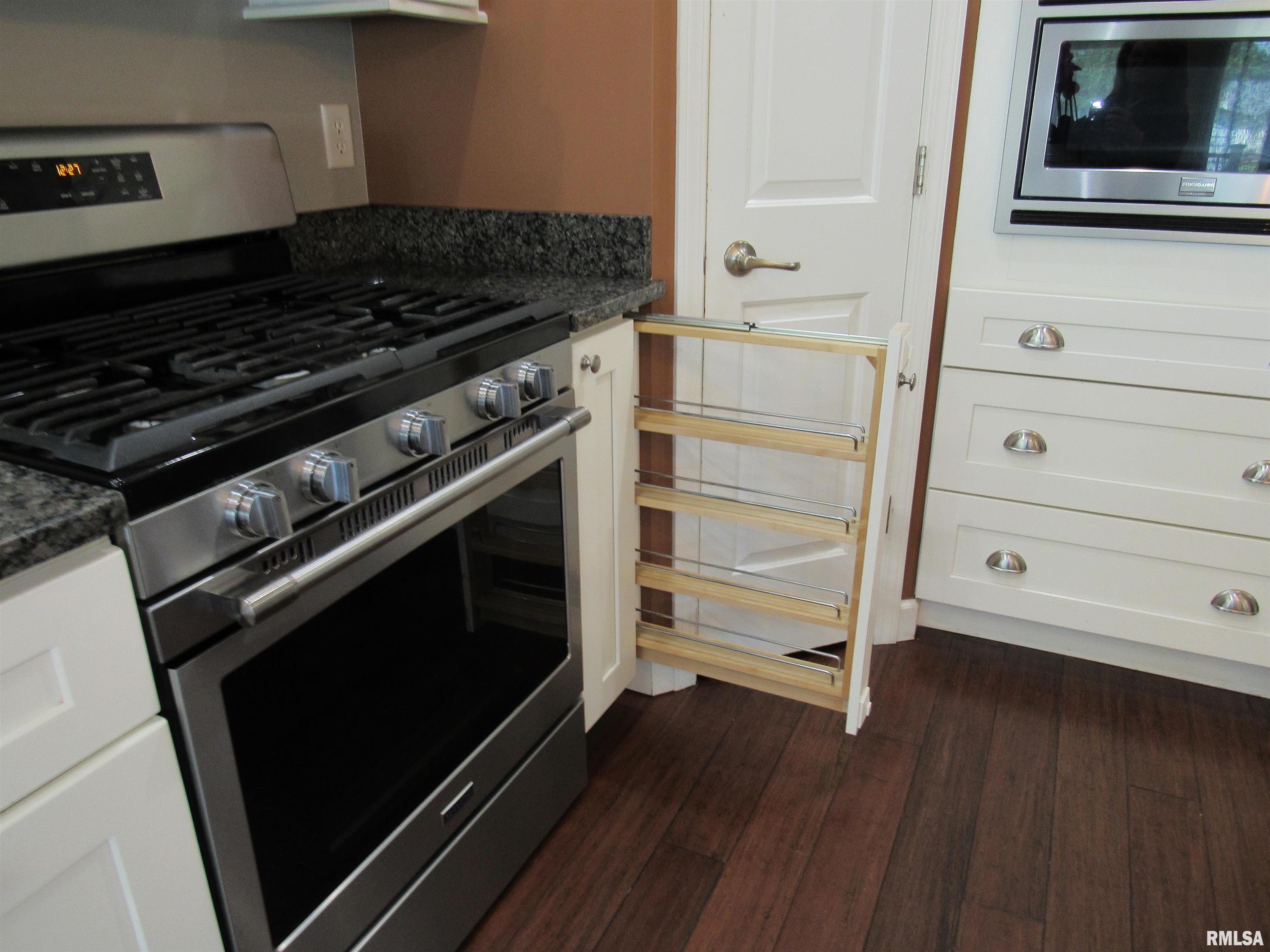 405 East Palace Row Geneseo, IL 61254 - Photo 9 of 30