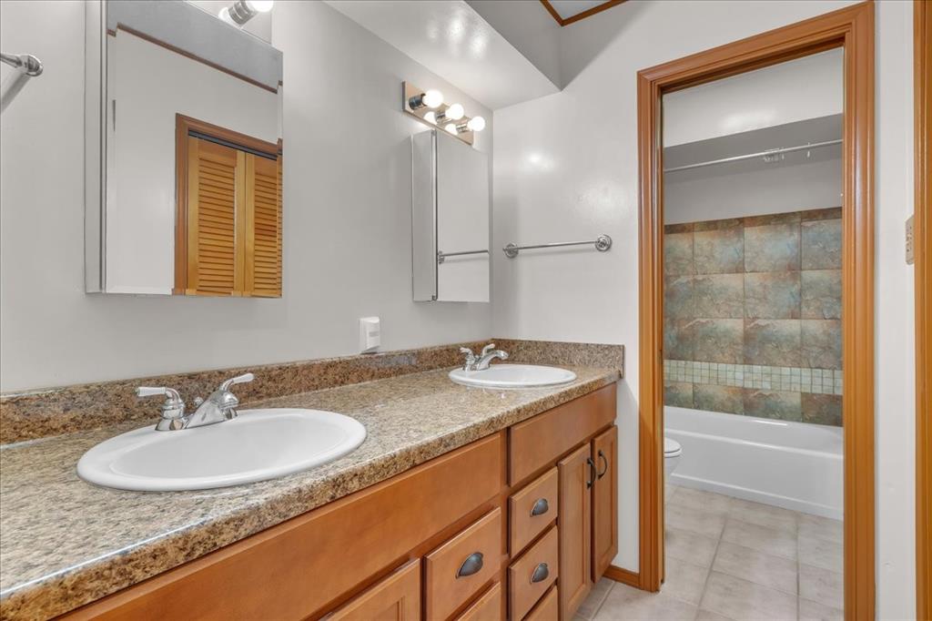 1900 South Duncanville Road Red Oak, TX 75154 - Photo 28 of 39 Guest bathroom with dual sinks, tub/shower combo, and two linen closets!