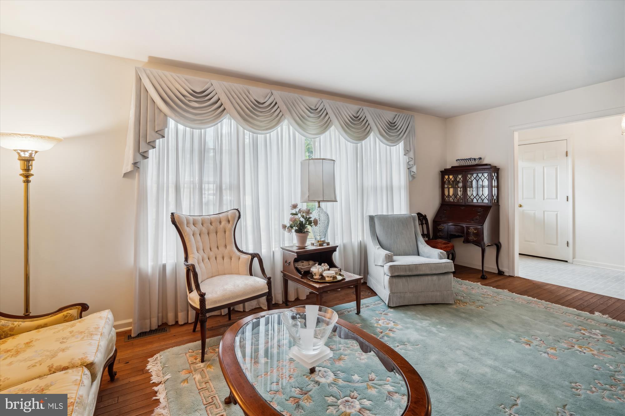 6507 Brooklyn Bridge Road Laurel, MD 20707 - Photo 20 of 55 Living Room