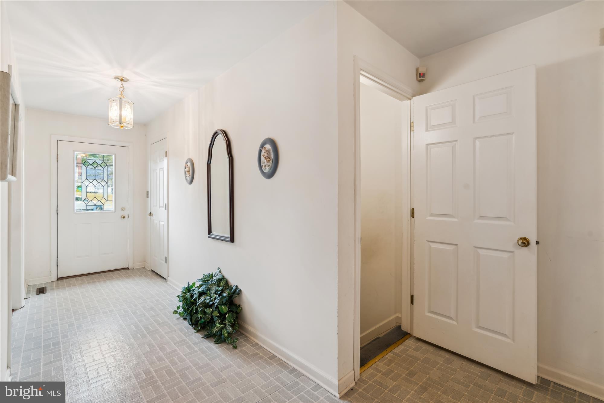 6507 Brooklyn Bridge Road Laurel, MD 20707 - Photo 9 of 55 Hall