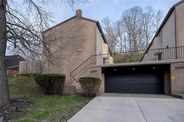 $165,000 | 1455 Spreading Oak Drive, Unit C, Pittsburgh, PA 15220