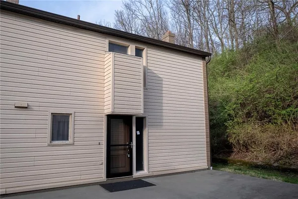 $149,900 | 1455 Spreading Oak Drive, Unit C, Pittsburgh, PA 15220