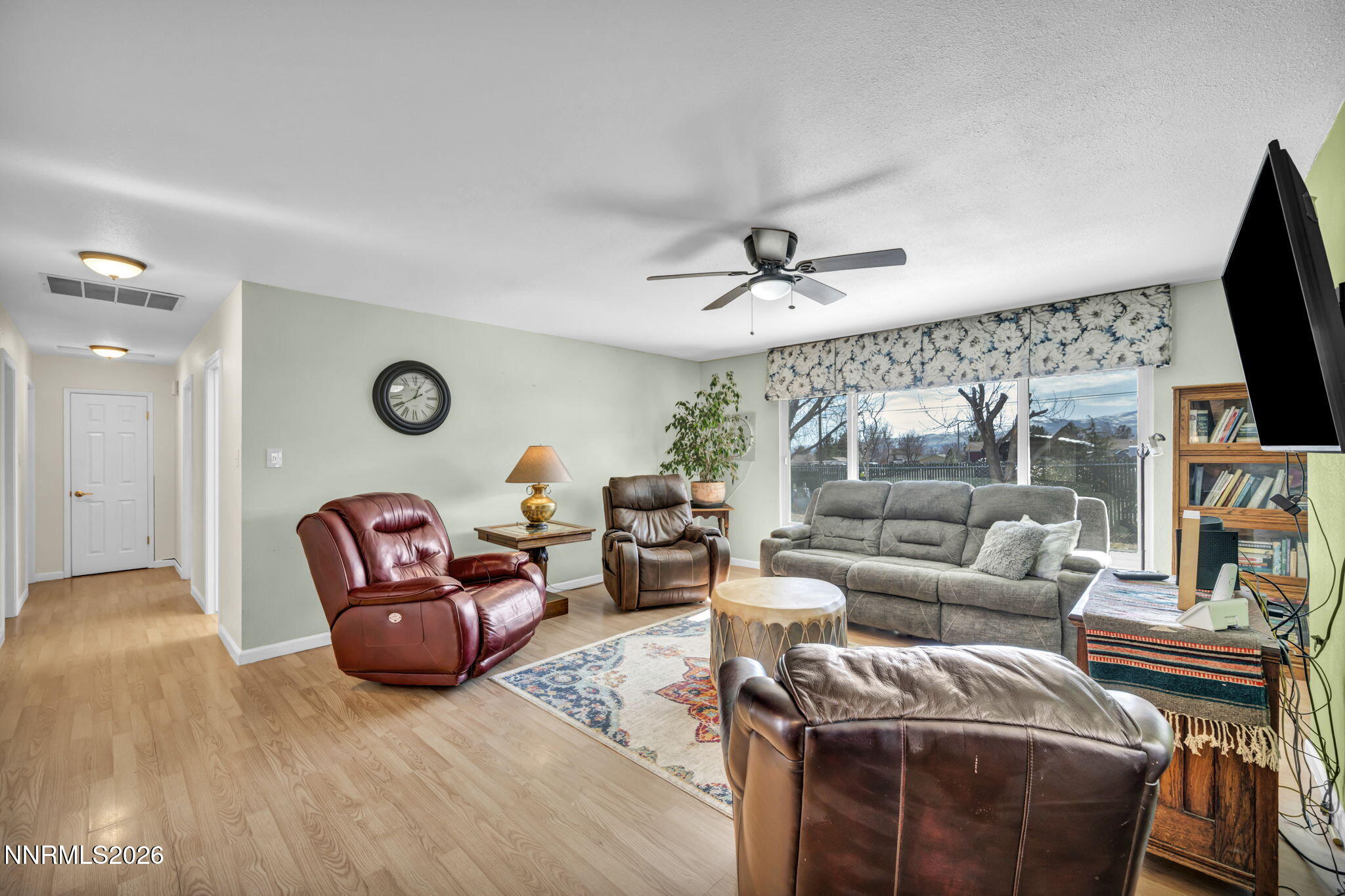 10200 Shiloh Drive Reno, NV 89508 - Photo 6 of 37 60-web-or-mls-10200-shiloh-dr