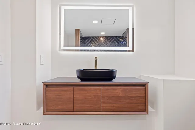 an empty room with window and ceiling fan