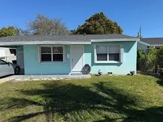 a view of a house with backyard and garden