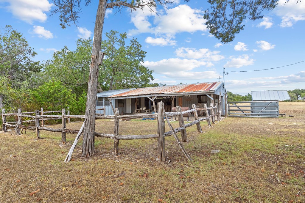 4547 Ranch Road Dripping Springs, TX 78620 - Photo 33 of 42 Gallery Image 33