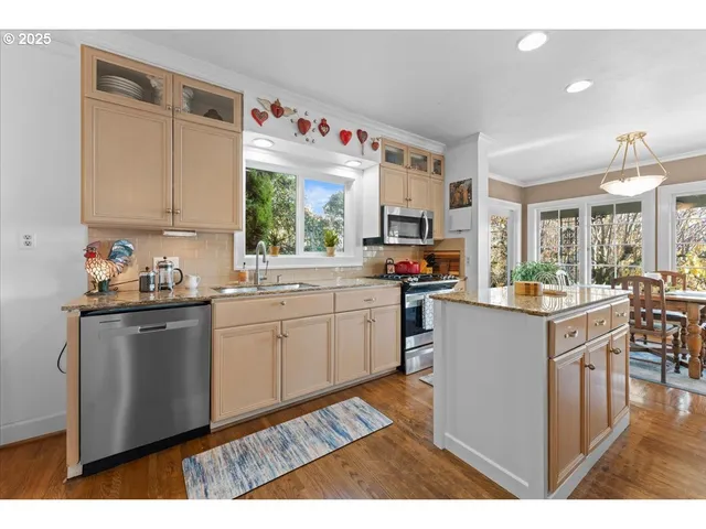 $775,000 | 7231 South Laview Drive, Portland, OR 97219