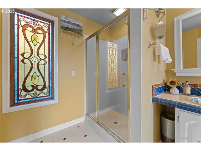 $775,000 | 7231 South Laview Drive, Portland, OR 97219