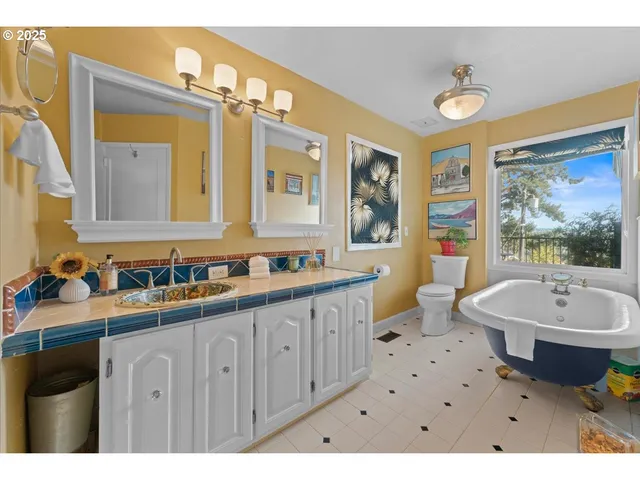 $775,000 | 7231 South Laview Drive, Portland, OR 97219