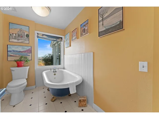 $775,000 | 7231 South Laview Drive, Portland, OR 97219