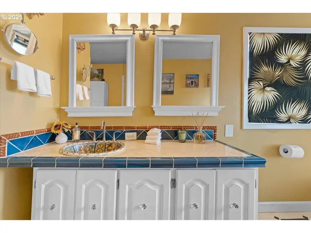 $775,000 | 7231 South Laview Drive, Portland, OR 97219