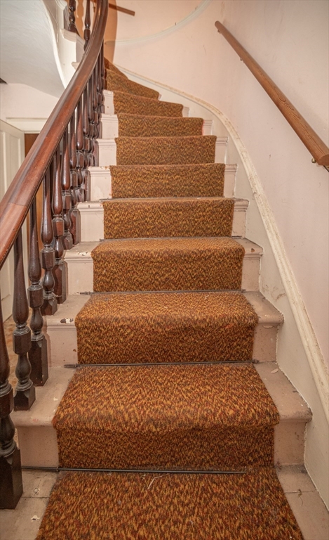 21 Park Street Webster, MA 01570 - Photo 13 of 38 a view of entryway