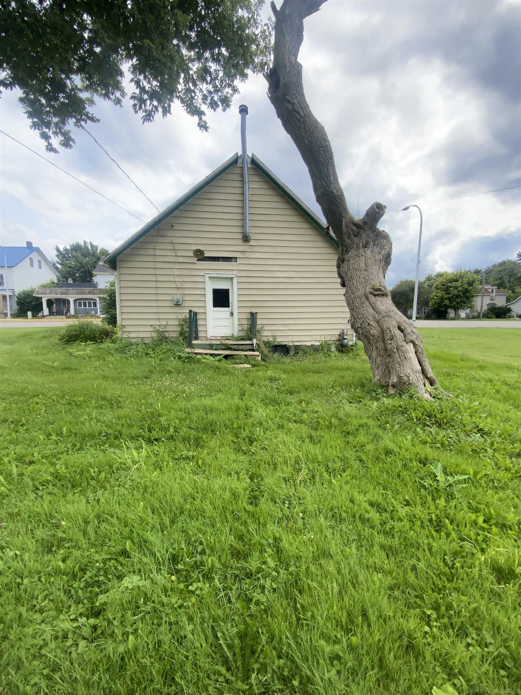 36 West Lapeer Road Peck, MI 48466 - Photo 2 of 6 50149723-6cd05203-ef33-4ea1-beba-fd709e6c89a4.JPG