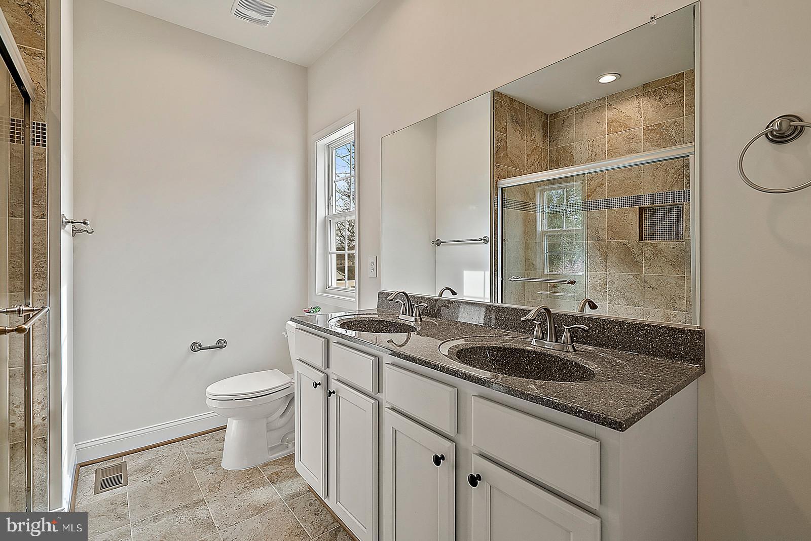 12020 Hume Road Hume, VA 22639 - Photo 19 of 38 Double Sinks