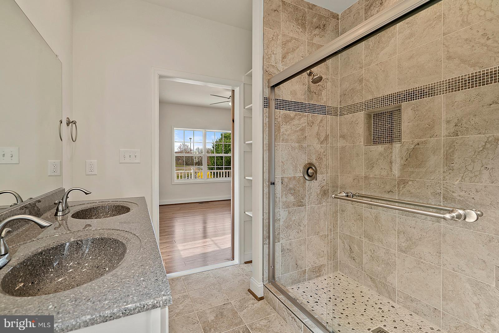 12020 Hume Road Hume, VA 22639 - Photo 21 of 38 Master Bath