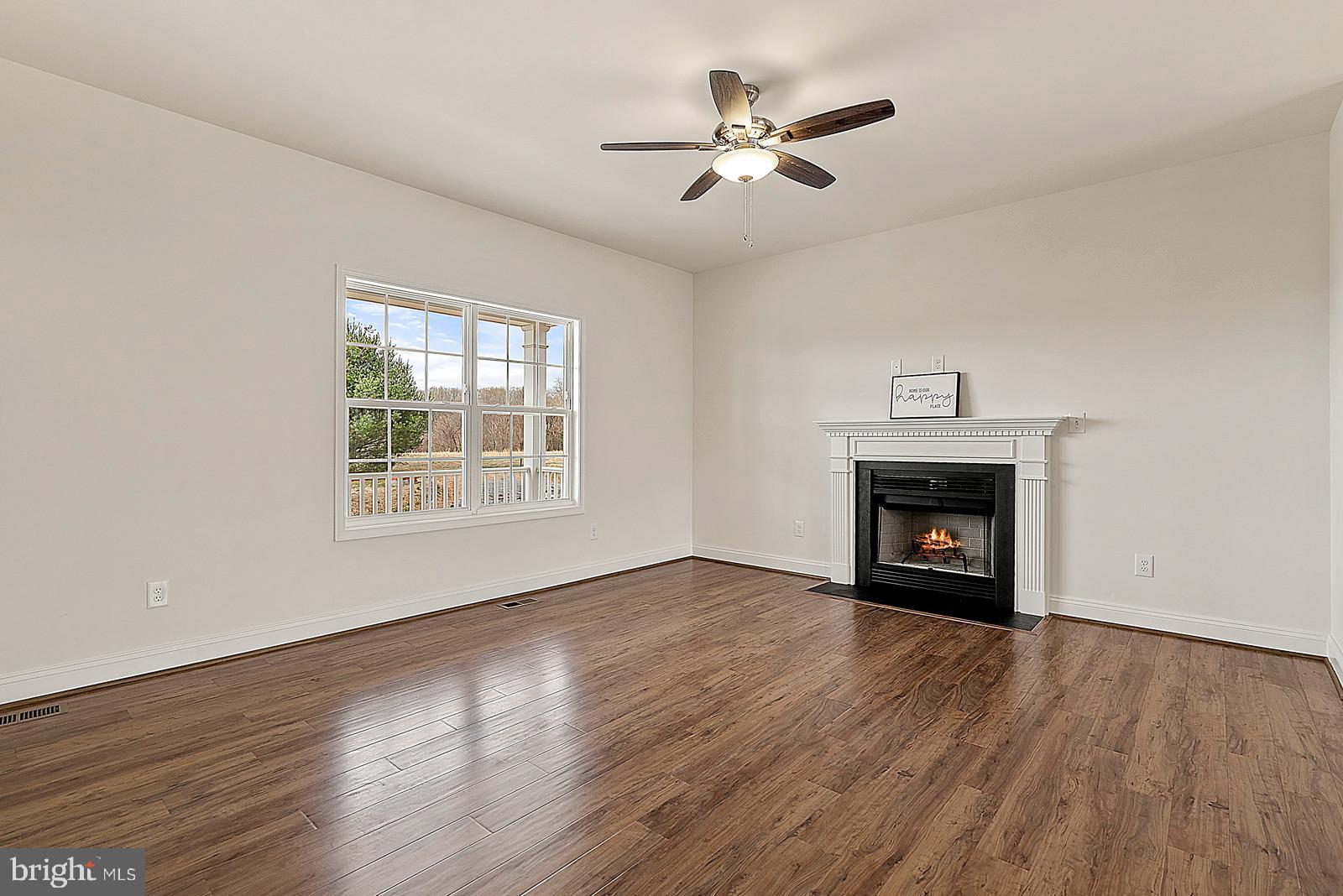 12020 Hume Road Hume, VA 22639 - Photo 6 of 38 Living Room
