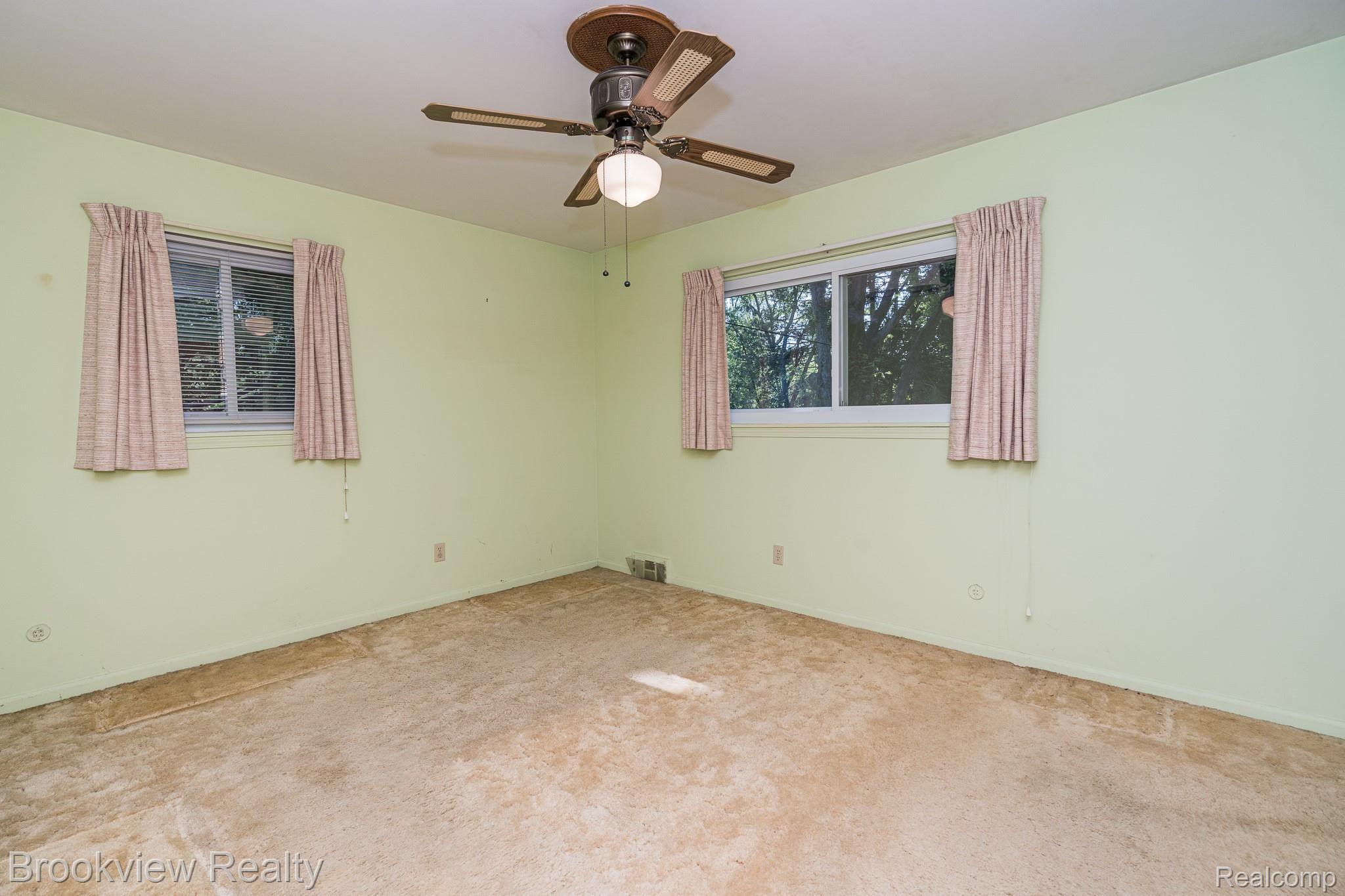290 Donegal Drive Rochester, MI 48309 - Photo 13 of 33 290 Donegal MLS-W008.jpg
