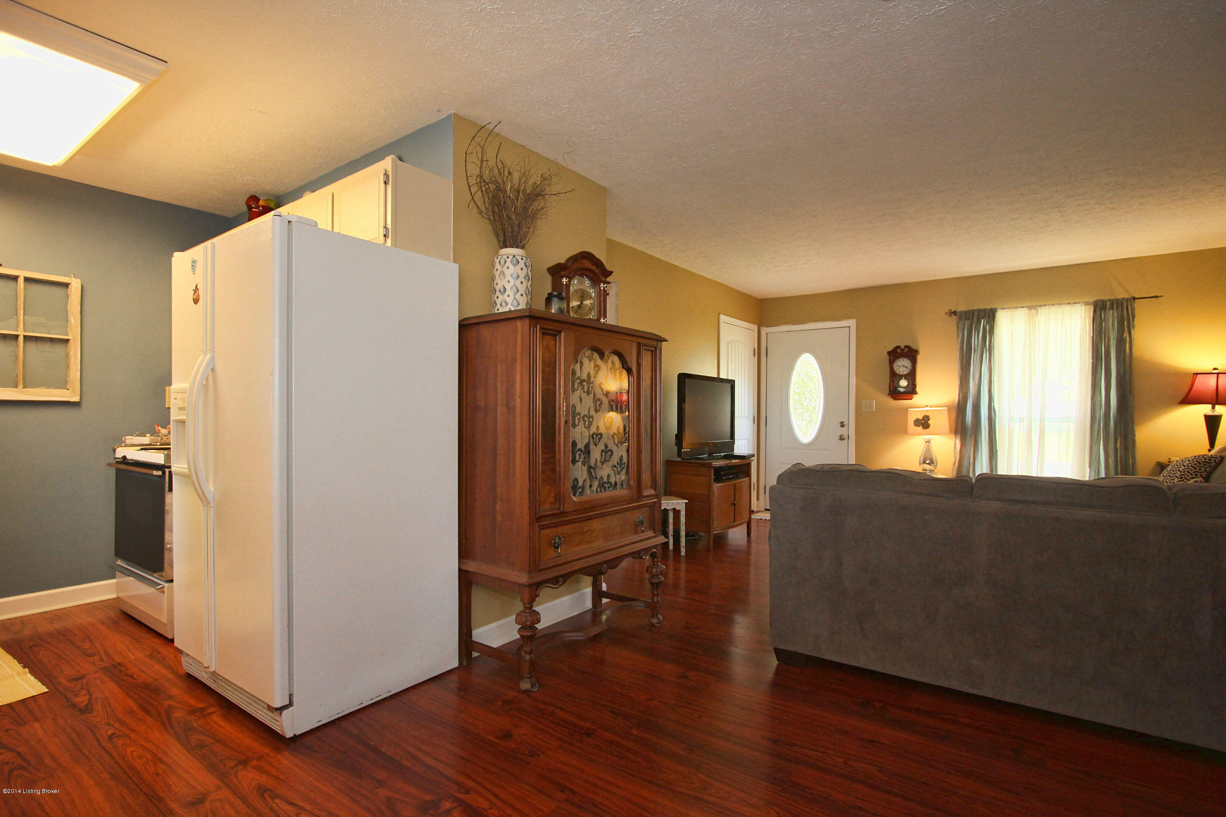 435 East Blue Jay Road Louisville, KY 40229 - Photo 10 of 42 8
