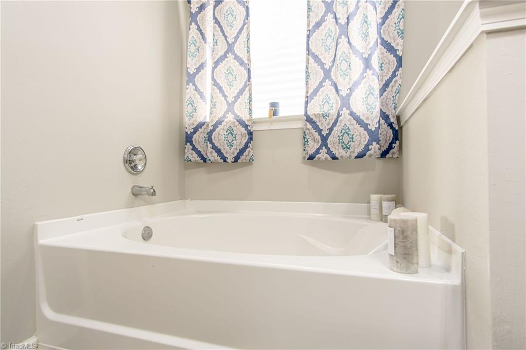2052 Cliffvale Court High Point, NC 27262 - Photo 13 of 20