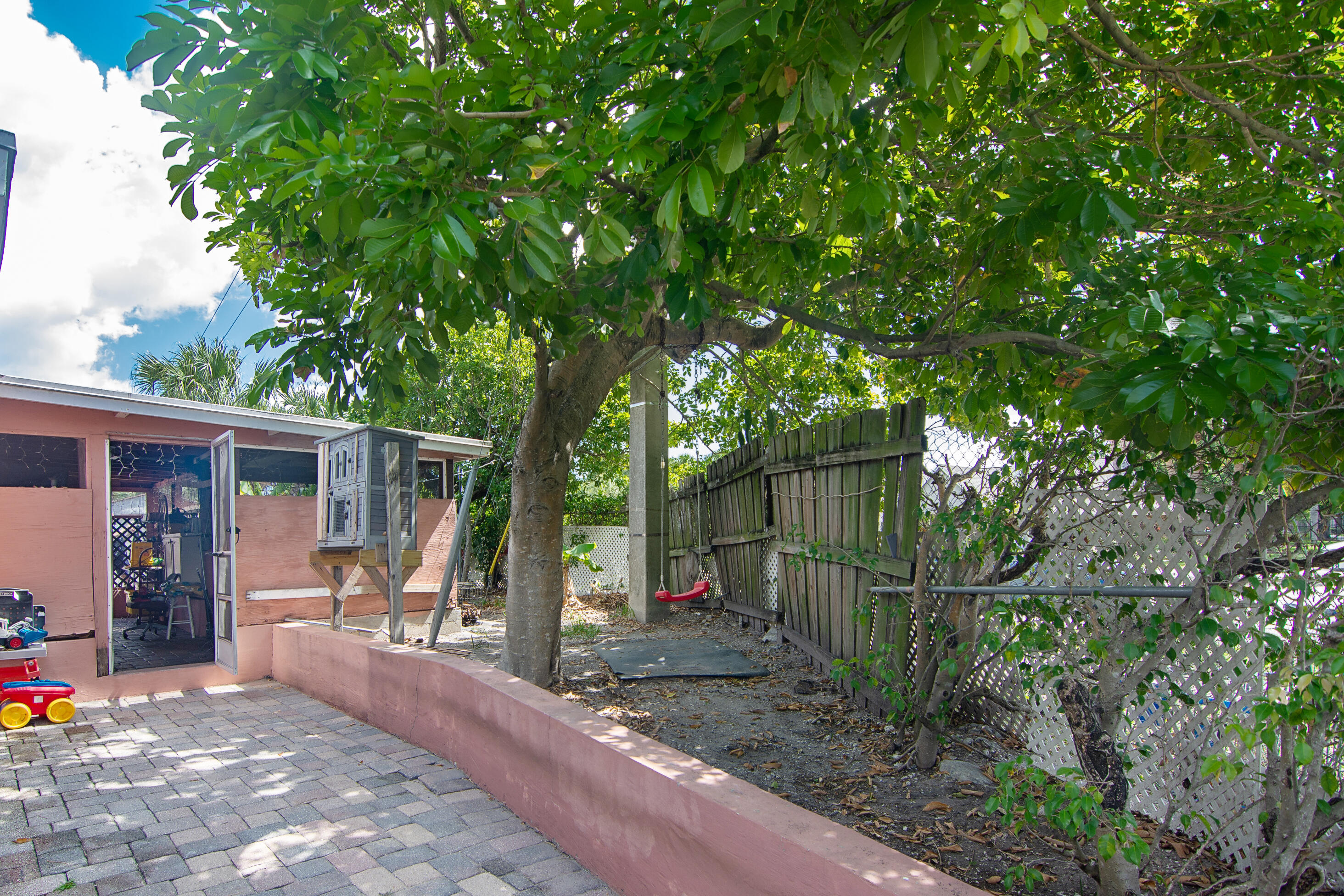 2600 West 28th Street Riviera Beach, FL 33404 - Photo 24 of 31 2600 W 28 St_026