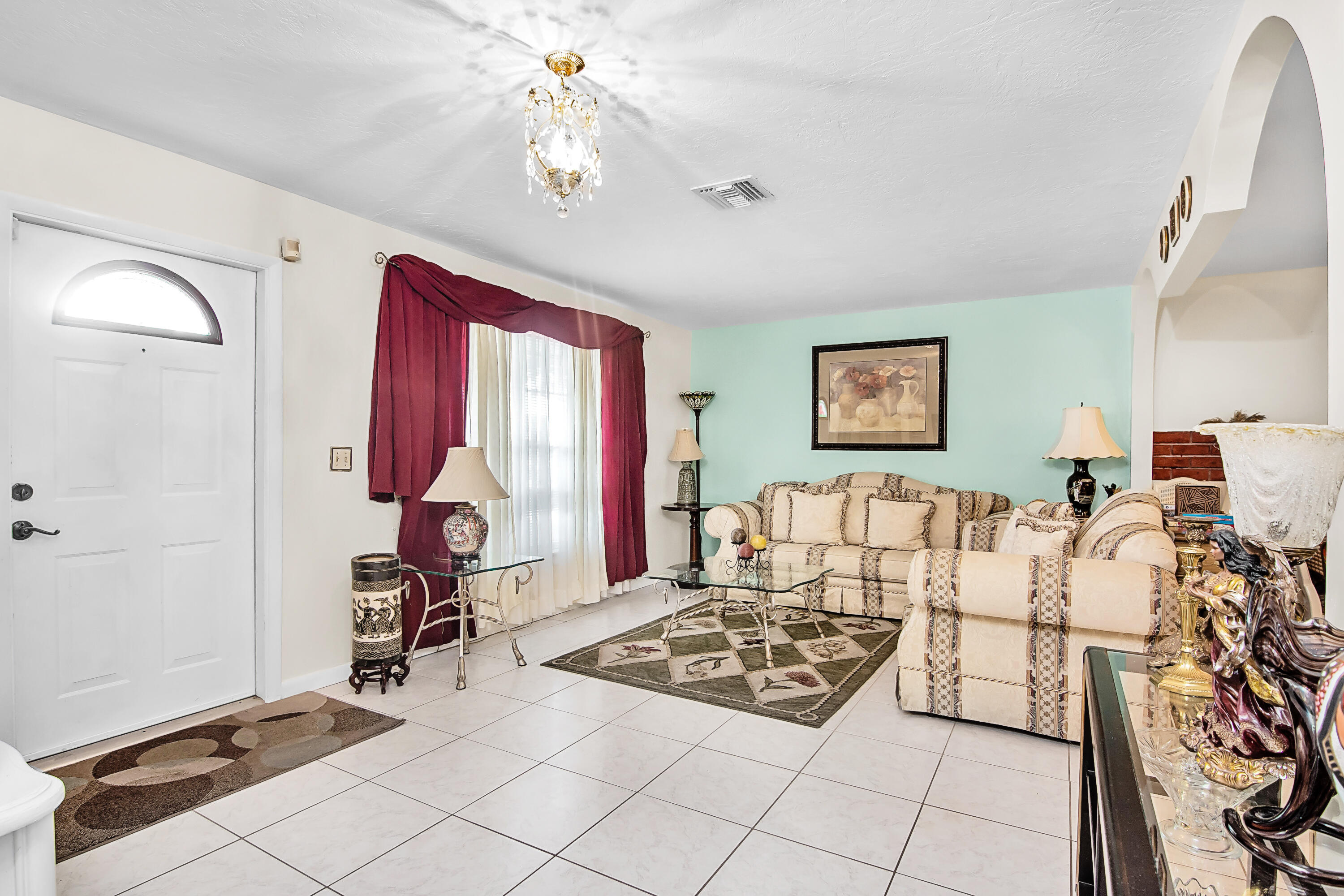 2600 West 28th Street Riviera Beach, FL 33404 - Photo 5 of 31 2600 W 28 St_005