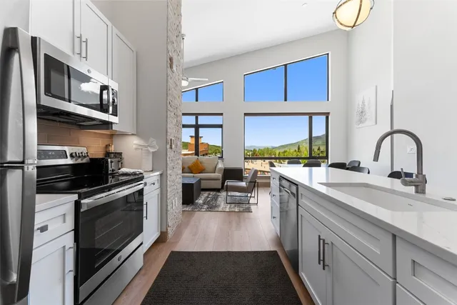 $950,000 | 37 West 4th Street, Unit 305E, Silverthorne, CO 80498