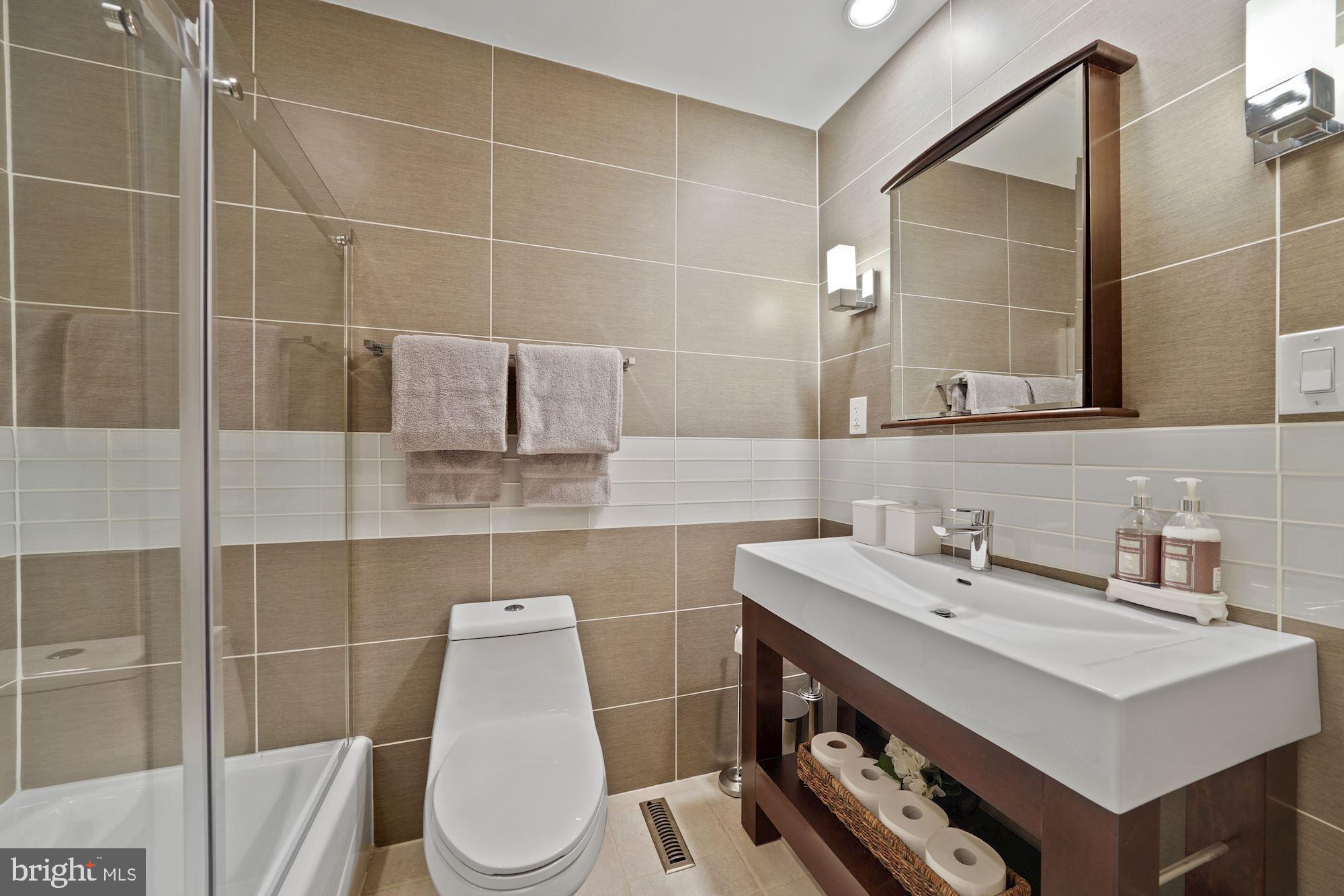 1703 Shagbark Circle Reston, VA 20190 - Photo 22 of 34 Full Bath
