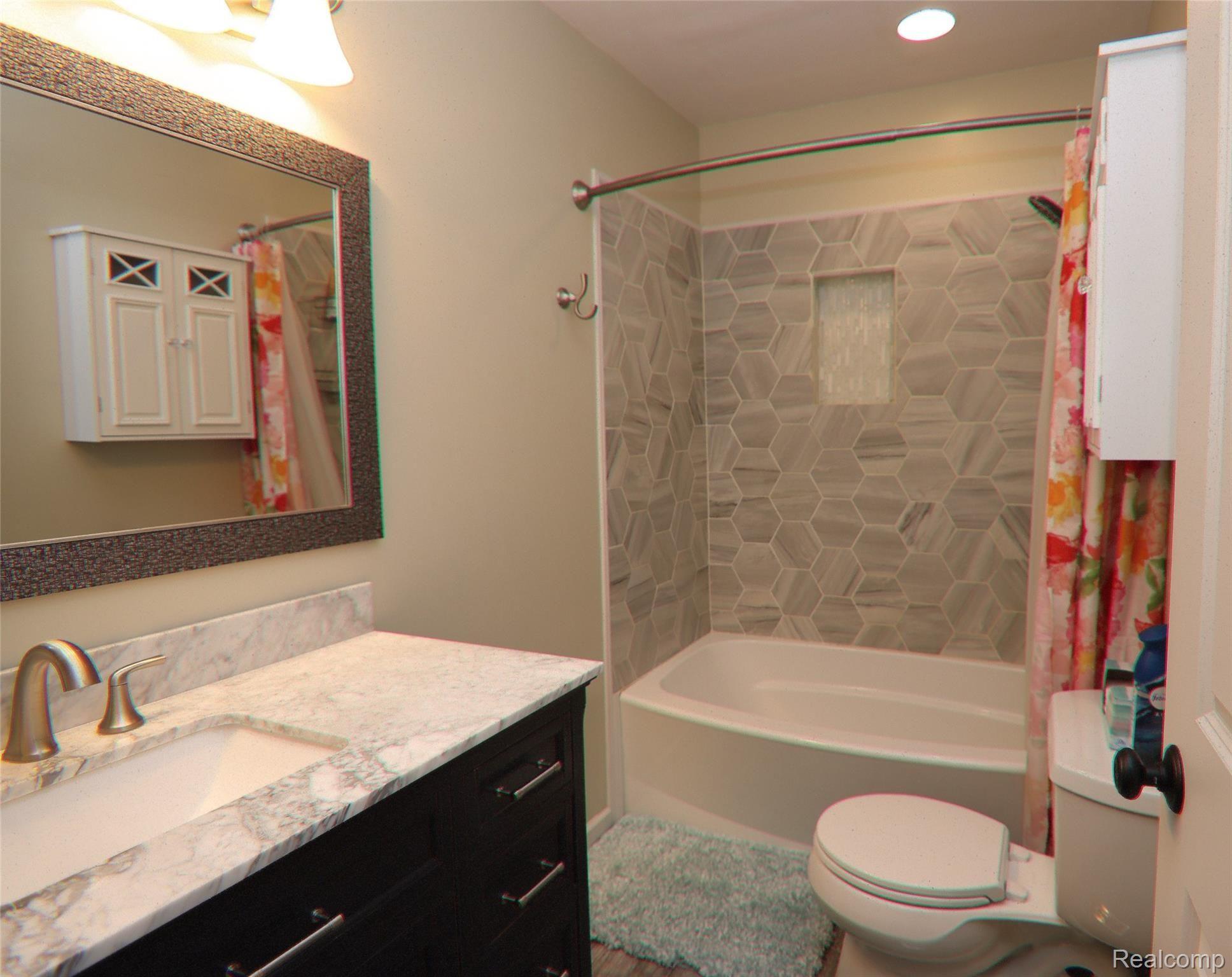 3342 East Rolston Road Fenton, MI 48430 - Photo 7 of 10 Bathroom.jpg