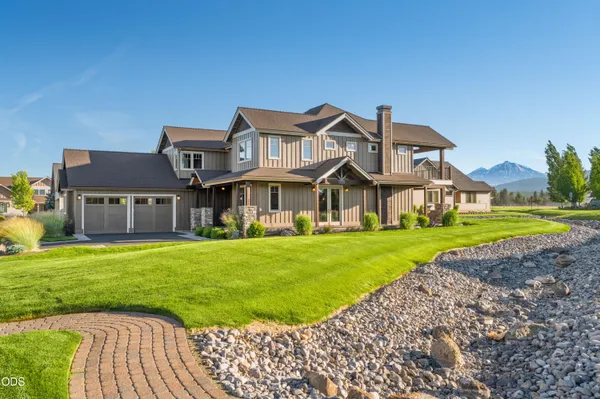 $1,299,500 | 751 South Redwood Street, Sisters, OR 97759