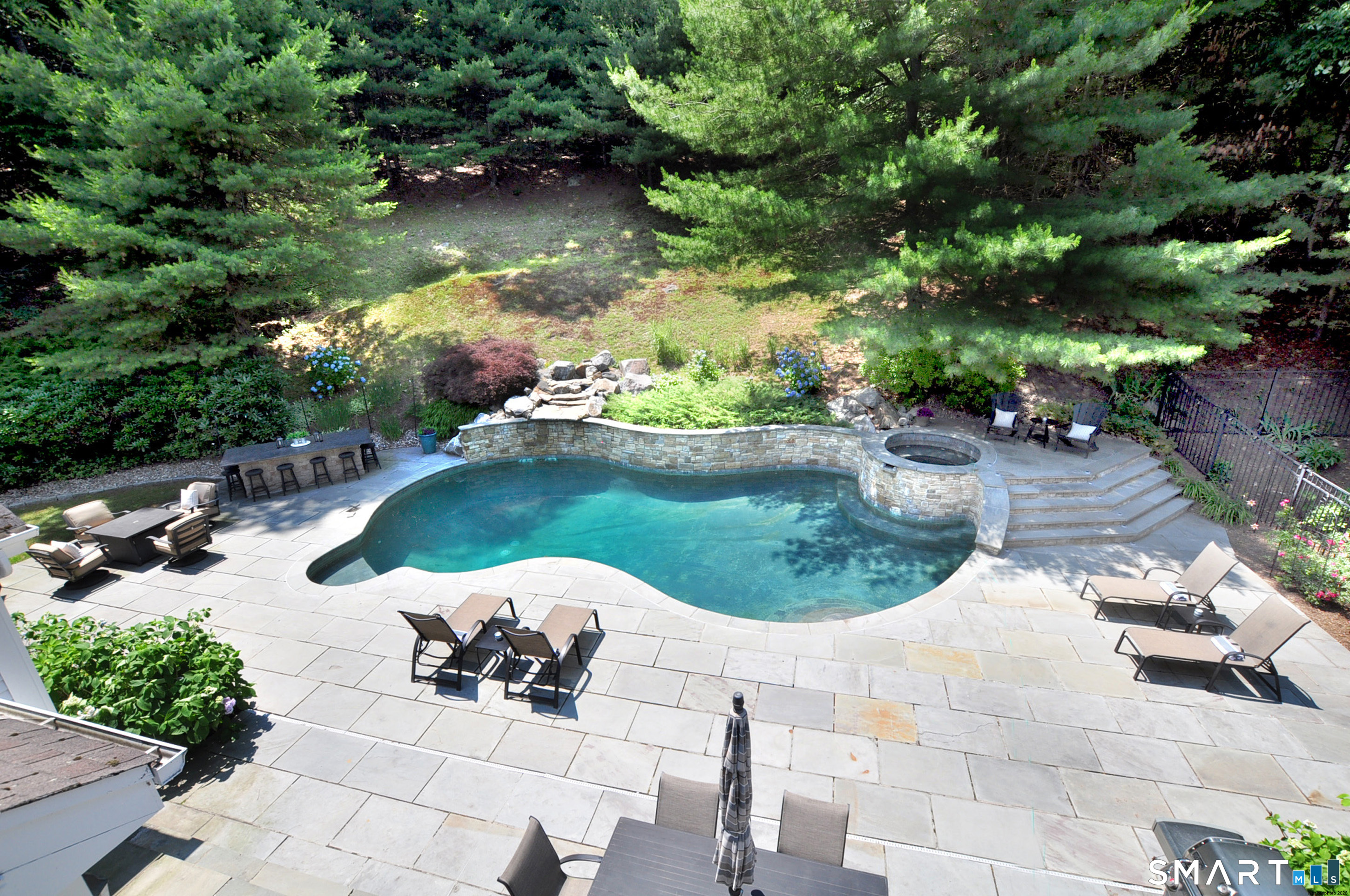 61 Westmont Road Avon, CT 06001 - Photo 8 of 39