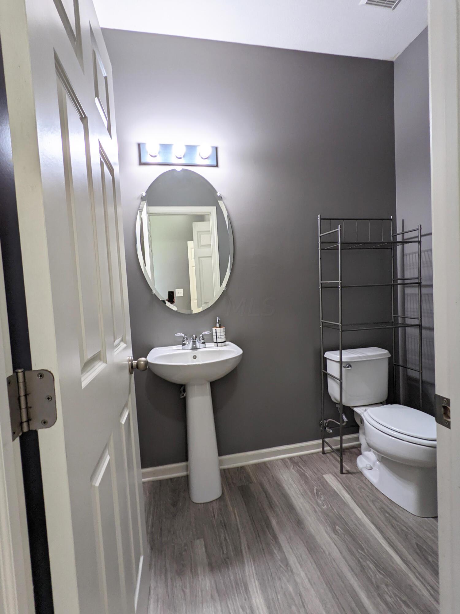 627 Herman Road Columbus, OH 43230 - Photo 8 of 33 8-HalfBath