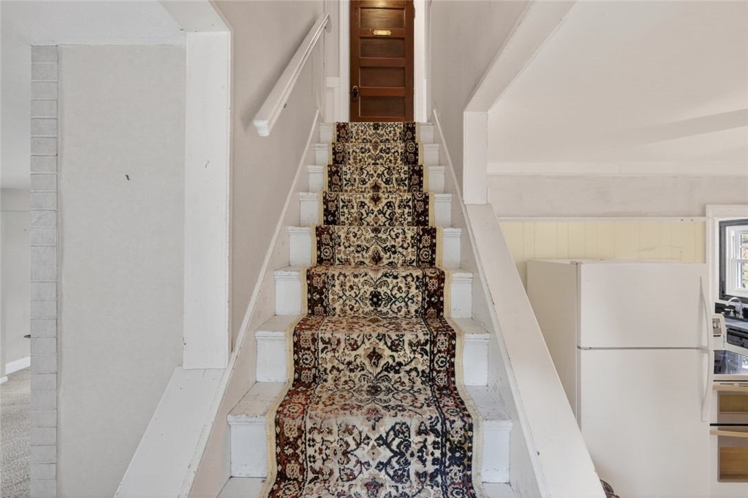 7 Allard Street Warwick, RI 02889 - Photo 22 of 50 Leading to 2nd Floor
