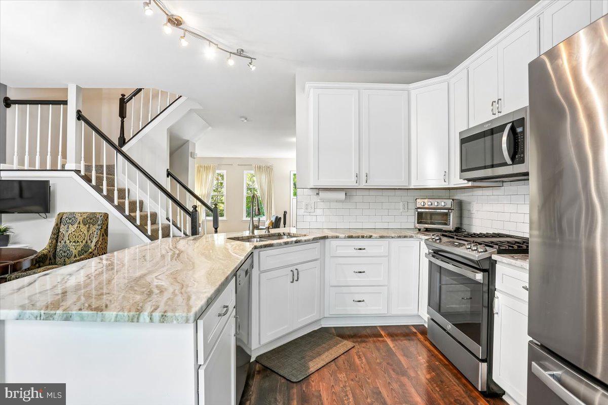 12029 Edgemere Circle Reston, VA 20190 - Photo 10 of 54 Gallery Image 10