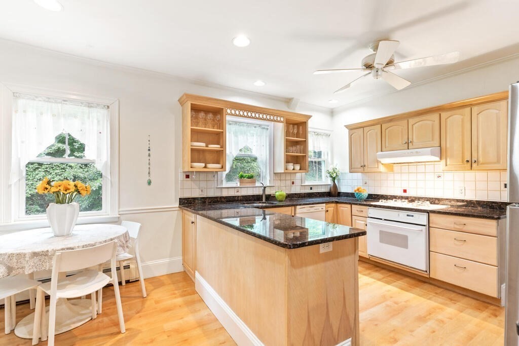 100 Columbia Street, Unit 2 Brookline, MA 02446 - Photo 5 of 20