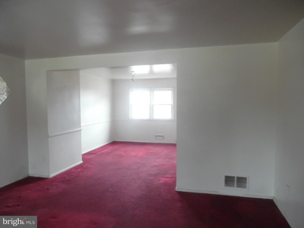 5241 Fredcrest Road Baltimore, MD 21229 - Photo 4 of 8 Living Room