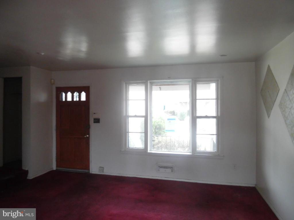 5241 Fredcrest Road Baltimore, MD 21229 - Photo 5 of 8 Living Room