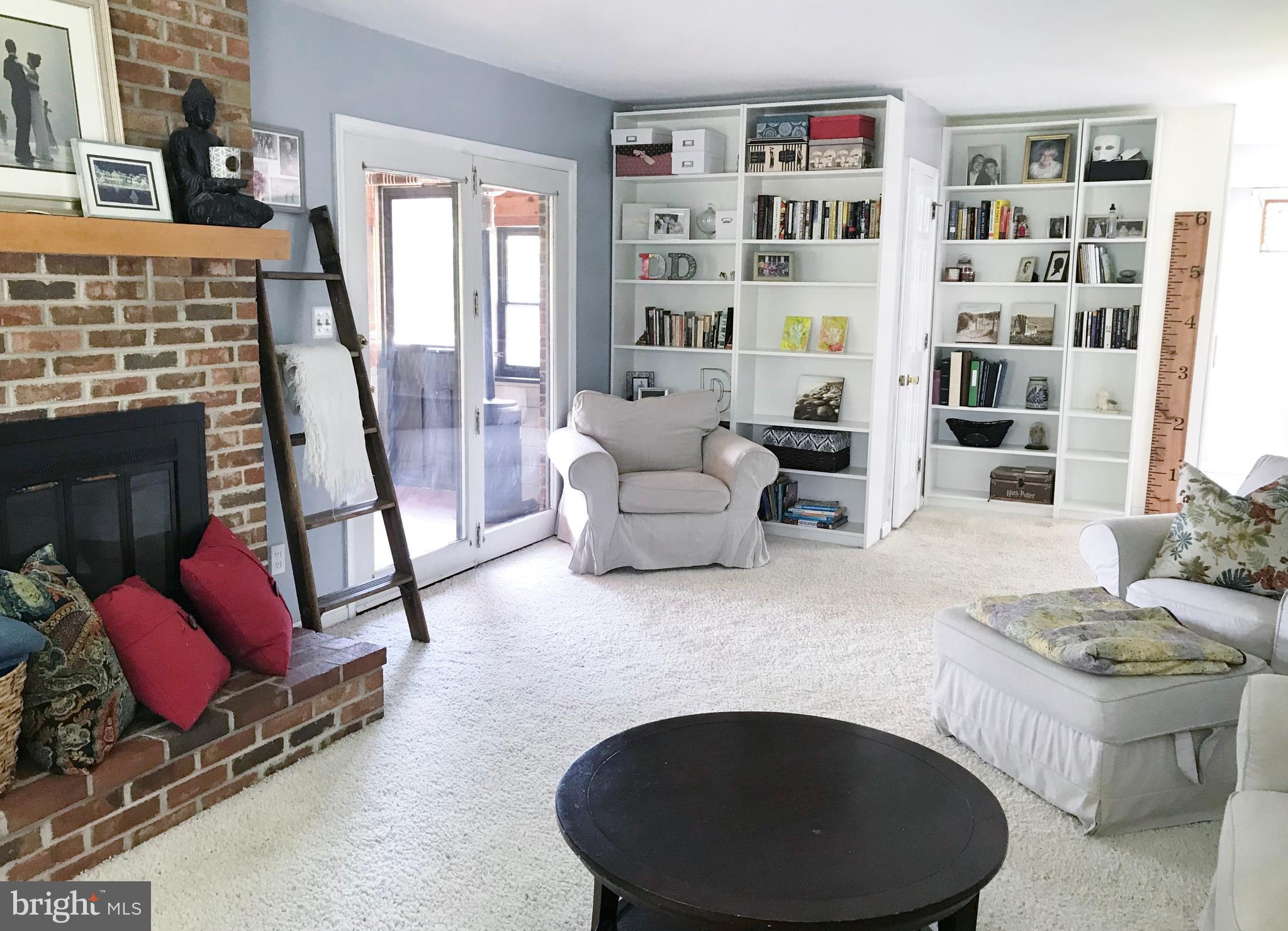 10 Farm House Road Newark, DE 19711 - Photo 13 of 48 Brick floor to ceiling Fireplace