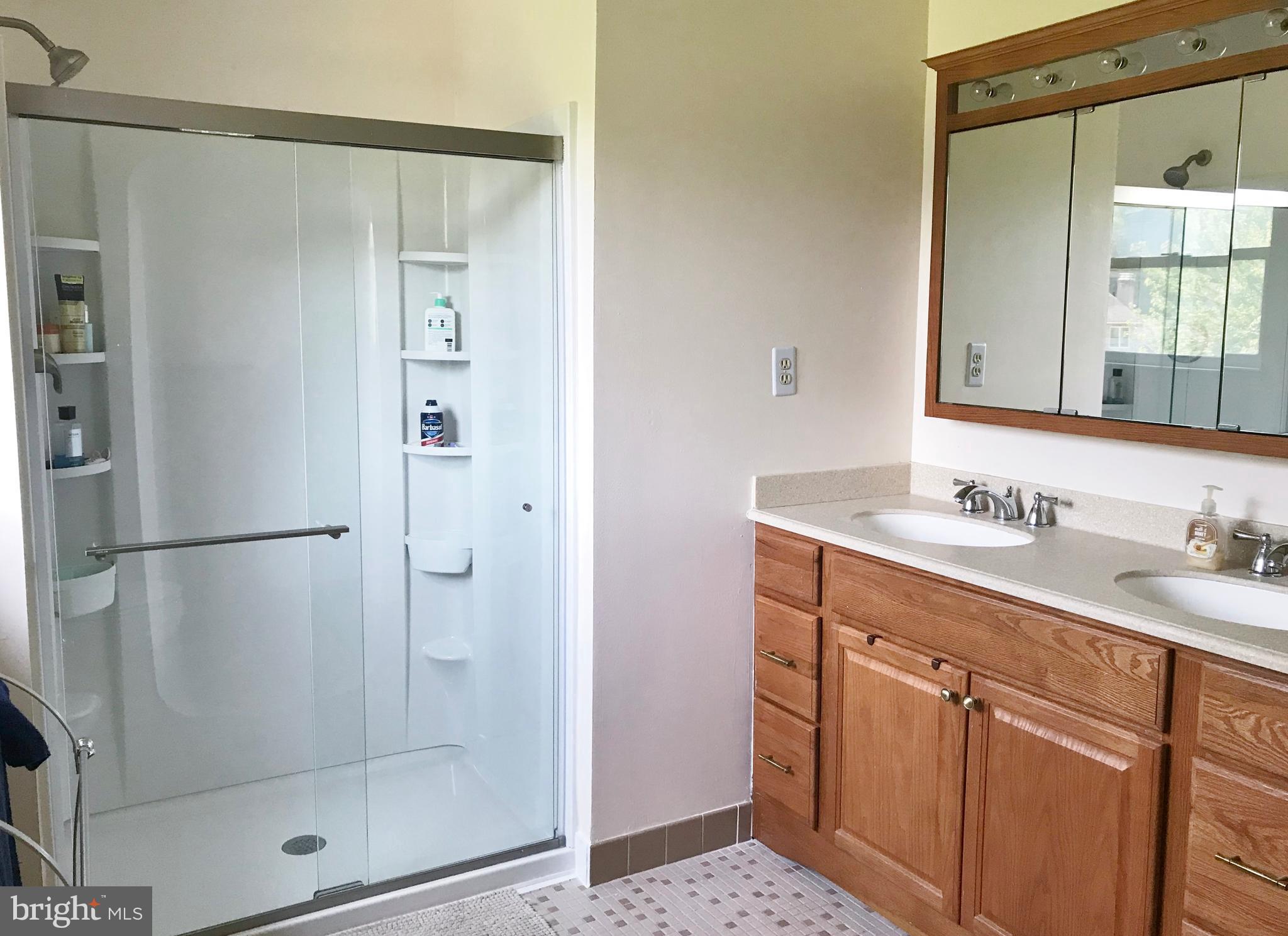 10 Farm House Road Newark, DE 19711 - Photo 23 of 48 Master bath w Double Vanity