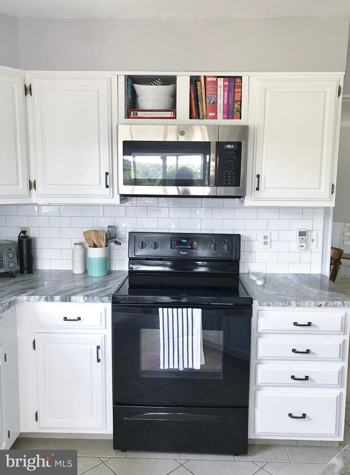 10 Farm House Road Newark, DE 19711 - Photo 10 of 48 Granite Counters/ Built in Microwave