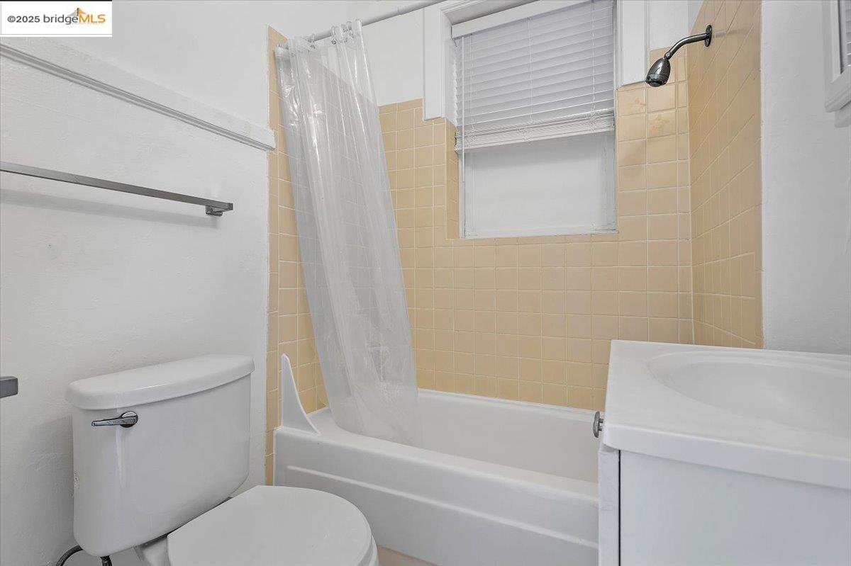 184 13th Street Oakland, CA 94612 - Photo 11 of 17 a bathroom with a toilet and a bathtub