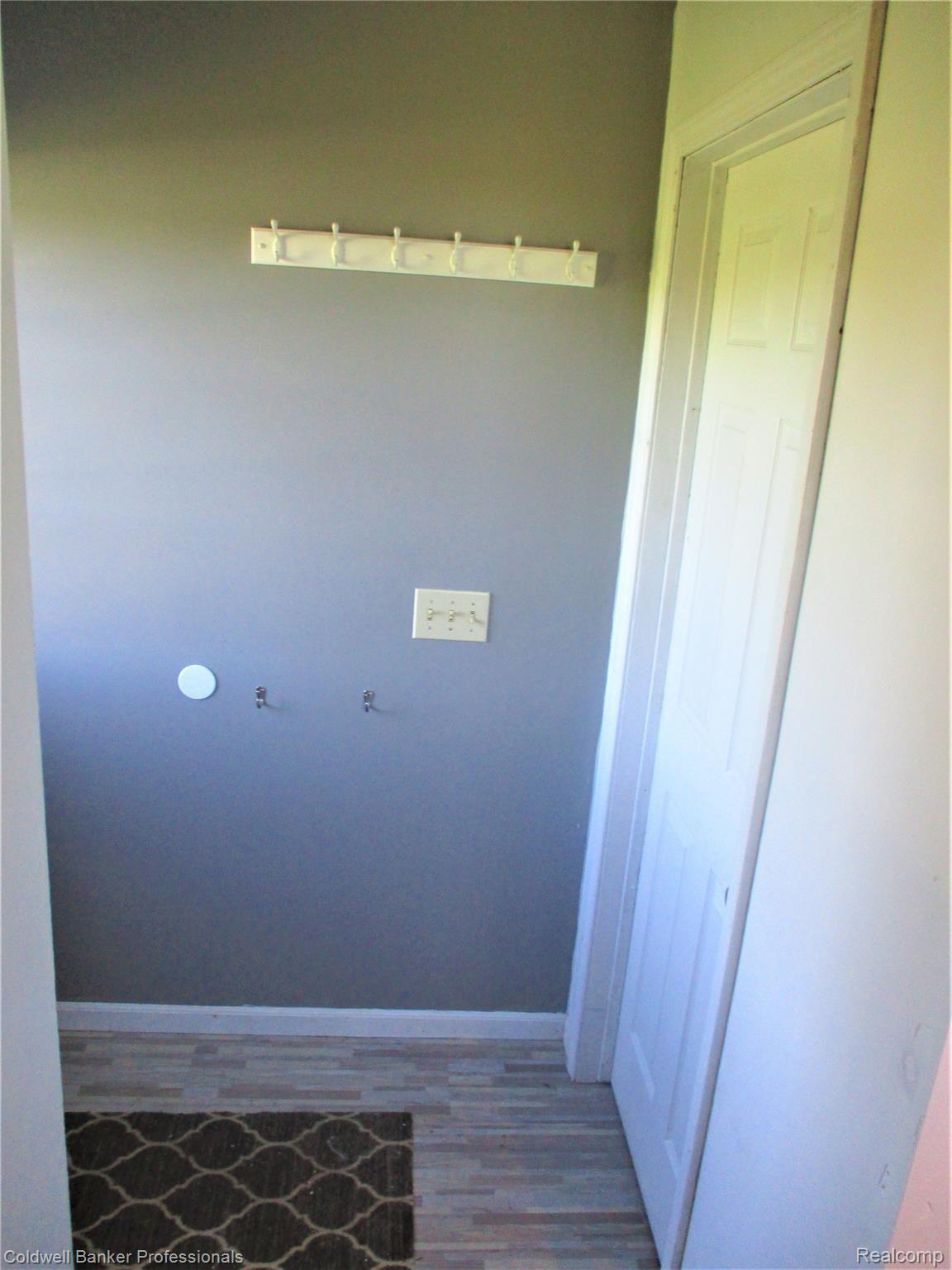 8818 Irish Road Millington, MI 48746 - Photo 7 of 27 Back Foyer.JPG