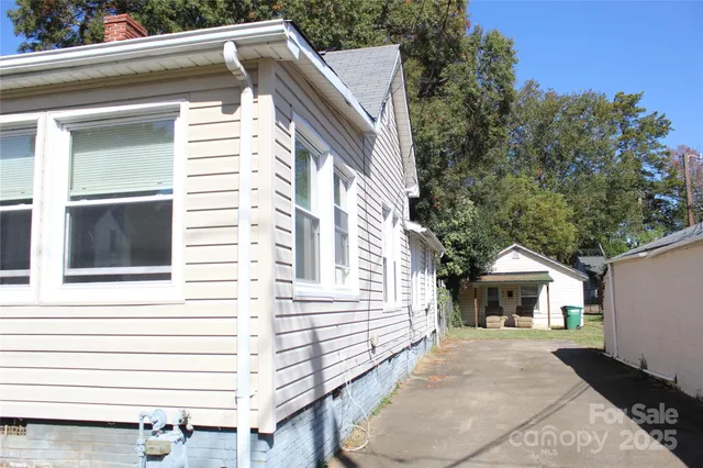 a house view with a outdoor space