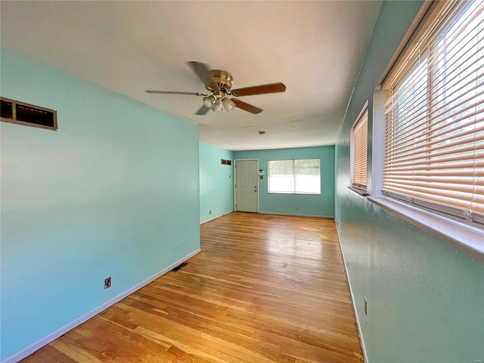 10640 Glen Garry Road St. Louis, MO 63137 - Photo 3 of 15 Gallery Image 3