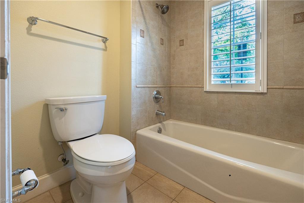 1362 Centre Ct Ridge Drive, Unit 101 Reunion, FL 34747 - Photo 13 of 25 Bathroom with tile flooring, toilet, and tiled shower / bath combo